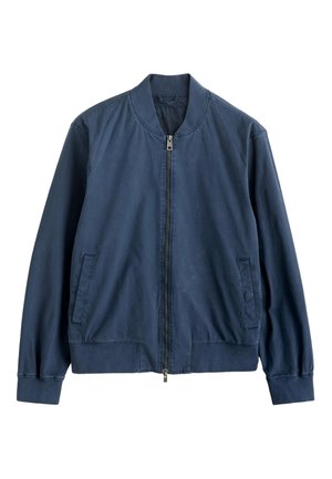 Marineblauwe bomberjas met een rits aan de voorkant, geribde kraag, manchetten, zoom en twee verticale zijzakken.