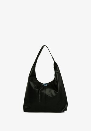 Geantă hobo din piele neagră, cu o textură moale, un singur mâner curbat și un accent din metal albastru pe închidere. Dispune de un vârf cu fermoar.