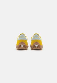 Converse RUN STAR TRAINER - Tossud - golden wren/winter slay/egret