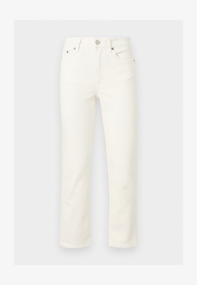 Παντελόνι σε εκρού με ίσια γραμμή, κουμπί και φερμουάρ μπροστά, θηλιές ζώνης και εμπρόσθιες τσέπες, σε απλό φόντο.