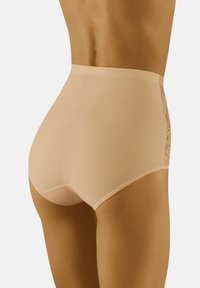 Beige kalhotky vysokého pasu s hladkou strukturou, které mají boční panel z jemné krajky podél boků.