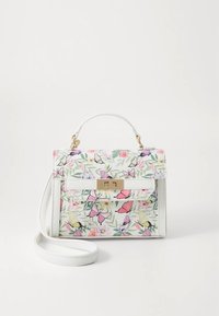 Sac à main floral avec motifs de papillons et de fleurs, en matériau blanc, forme structurée, poignée supérieure et bandoulière amovible. Accent de ferrures dorées.