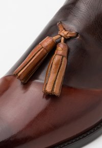Thumbnail Image 6