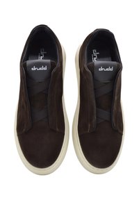 Brown suede slip-on shoes with elastic bands, featuring a cream-colored rubber sole and a black logo label on the tongue.