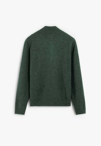 Suéter de punto de manga larga en verde oscuro con cuello redondo, puños y dobladillo acanalados, visto desde la parte de atrás sobre un fondo blanco.