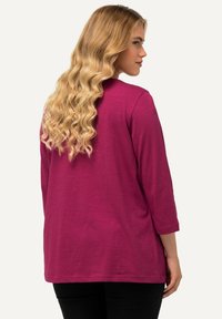 Ulla Popken CIAO BELLA MANCHES 3/4 ET COL EN V COUPE CLASSIC FIT - Maglietta a manica lunga