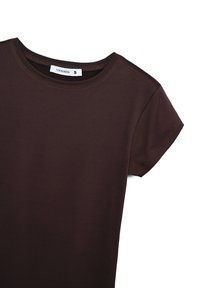 T-shirt marrone a maniche corte in morbido tessuto con scollo rotondo e leggeri dettagli di cucitura, etichettato con "Terranova" e taglia "S."