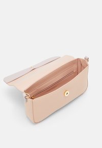 Valentino Bags ALEXIA - Mala de mão - cipria/lilla