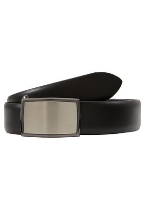 Cinturón de cuero negro con una correa ancha y una hebilla rectangular de metal cepillado con un acabado liso y un pequeño detalle de logo.