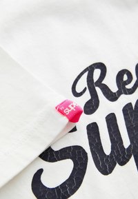 Thumbnail Image 4