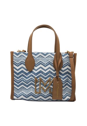 Borsa tote con motivo a zigzag in tessuto intrecciato blu e bianco; dettagli e manici in pelle marrone; ferramenta in metallo e targhetta con nome.