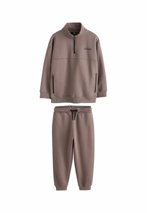 Next, FUNNEL NECK ZIP THROUGH JOGGERS SET - Melegítő - brown