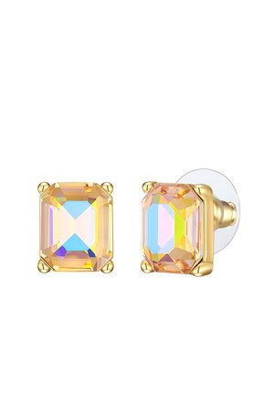 Quadratische Ohrringe mit goldenen Beschlägen, großen schillernden Edelsteinen in rosa und blauen Farbtönen sowie einem facettierten Design.