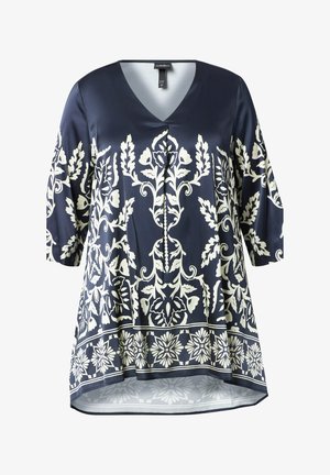 Granatowa tunika z białymi, misternymi wzorami kwiatów i liści, dekoltem w szpic, rękawami do łokcia i nieco dłuższym tylnym brzegiem.