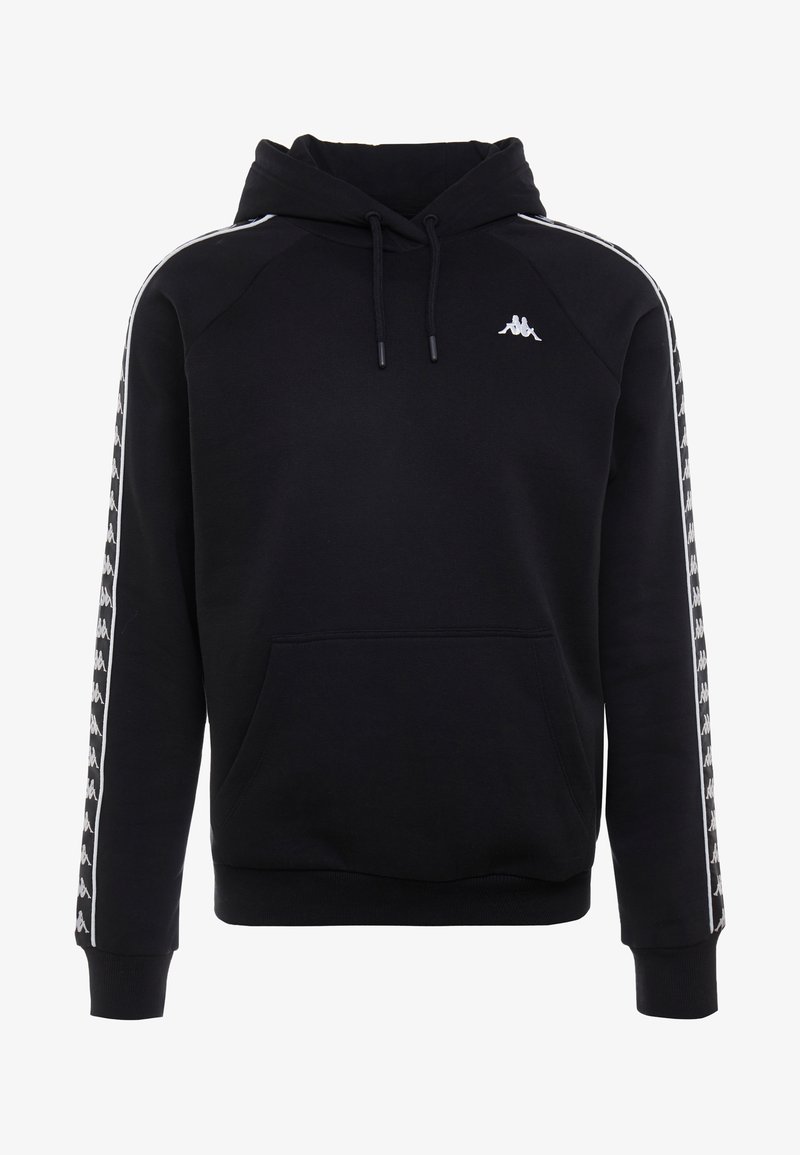 Sweat à capuche noir avec poche avant, logo blanc sur la poitrine et bandes blanches à motifs courant le long des deux manches.