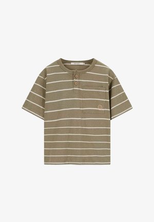 Kinderoberhemd mit kurzen Ärmeln in Olivgrün, weißen horizontalen Streifen, zwei Holzknöpfen und einer Brusttasche mit einem kleinen Smiley-Aufnäher.