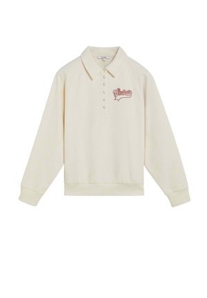 Polo de manga larga color crema con cuello, tapeta con botones y logo rojo "Scalpers" en el pecho izquierdo.