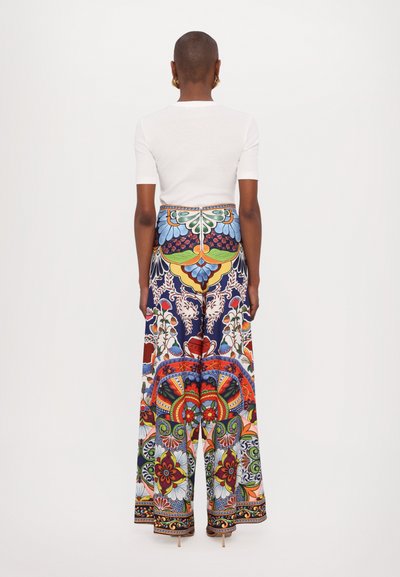 Alice + Olivia ATHENA WIDE LEG PANT - Housut - on the road