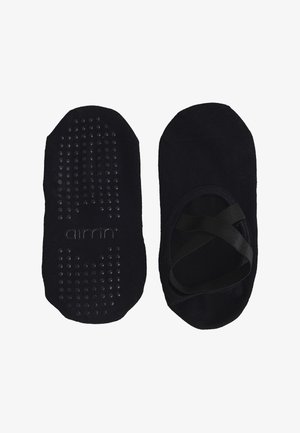 Paar schwarze Ballett-Grippsocken, eine zeigt Silikon-Antirutschpunkte an der Sohle, die andere mit elastischen Kreuzriemen oben.