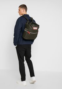 Hunter ORIGINAL ORIGINAL TOPCLIP BACKPACK UNISEX - Nahrbtnik - dark olive