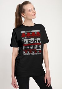 Czarny T-shirt z wzorem swetra bożonarodzeniowego w czerwone i szare wzory, z motywami Stormtrooperów, AT-AT i ikonicznymi symbolami.