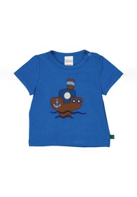 Modré tričko s krátkým rukávem, které má design hnědé ponorky se symbolem kotvy a vlnami, vyrobené z měkkého bavlněného materiálu.