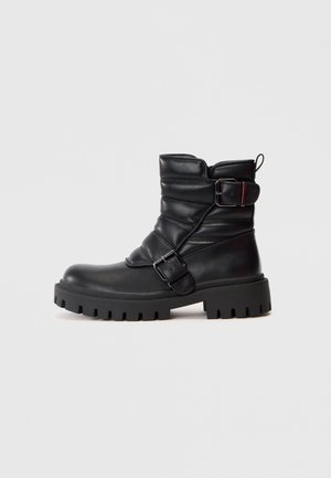 Platform bokacsizmák - black