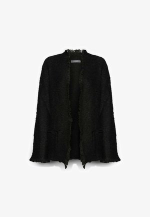 Czarny, teksturowany kardigan z otwartym przodem, ozdobiony frędzlami na kołnierzu, mankietach i dolnym brzegu, z dwoma przednimi kieszeniami.