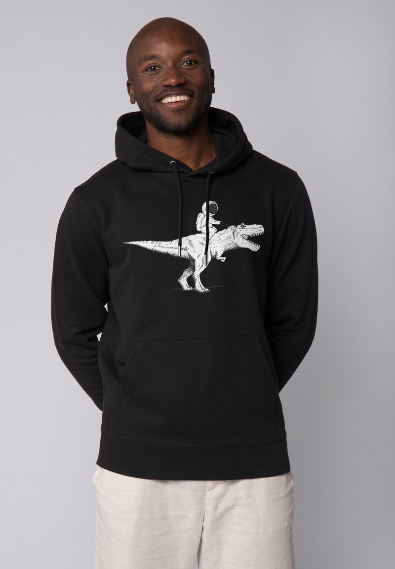 Zwarte hoodie van katoen met een grafisch ontwerp van een astronaut die op een dinosaurussen rijdt; zachte textuur, met trekkoorden en een voorzak.