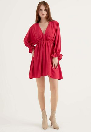 V-NECK GATHERED WAIST DRESS - Freizeitkleid - pink