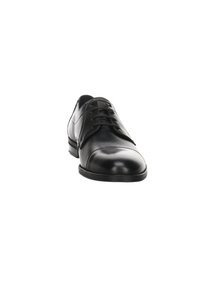 Chaussure habillée en cuir noir avec un design à lacets, bout rond, finition brillante et petit talon surélevé pour un soutien supplémentaire.