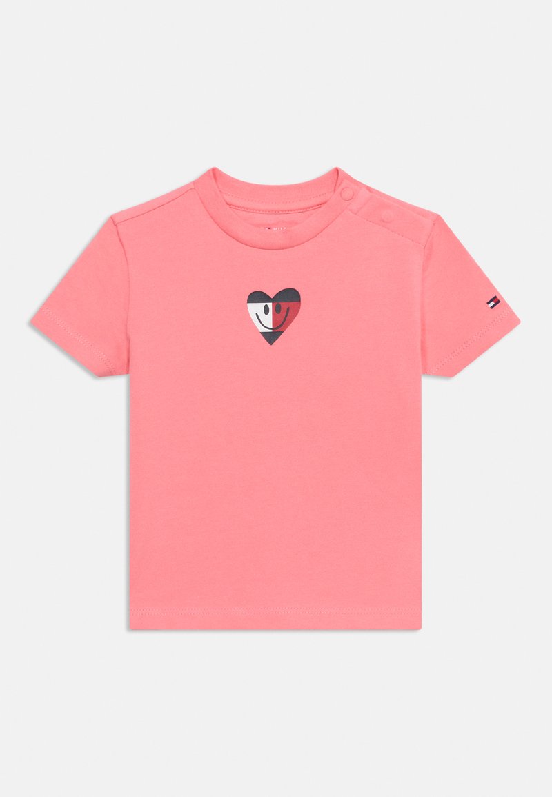 Ροζ βαμβακερό κοντομάνικο μπλουζάκι με γραφικό σε σχήμα καρδιάς με χαμογελαστό πρόσωπο, κούμπωμα με κουμπιά στον ώμο και λογότυπο στο μανίκι.