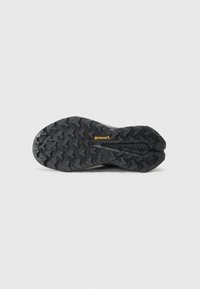 Semelle noire avec des motifs de traction profonds ; présente un logo Continental près du talon. Surface texturée conçue pour une meilleure adhérence.
