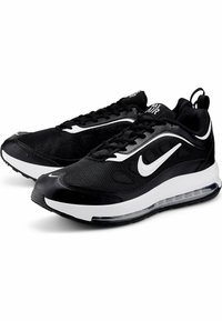 Scarpe sportive nere con parte superiore in rete, dettagli bianchi, chiusura con lacci e un'unità di ammortizzazione ad aria visibile nella suola. Suola in gomma per trazione.