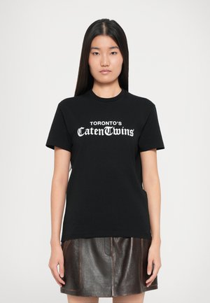 JUST RIGHT FIT TEE - Print T-shirt - black
