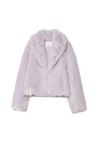 Lys lilla faux fur jakke med bred krave, kort design og lange ærmer, der har en blød og fluffy tekstur.