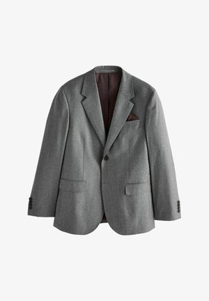 Blazer grigio con rever a punta e due tasche frontali; presenta un interno foderato in borgogna e un fazzoletto da taschino. Il tessuto ha una fine texture.