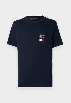Navyblauw katoenen T-shirt met korte mouwen, met een klein geborduurd "Tommy Hilfiger" logo en vlagontwerp op de borst.