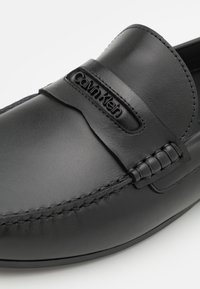 Calvin Klein DRIVER METAL LETTERING  - Scarpe senza lacci - black