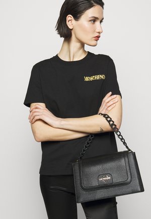 CROC FLAP CROSSBODY - Taška s příčným popruhem - nero