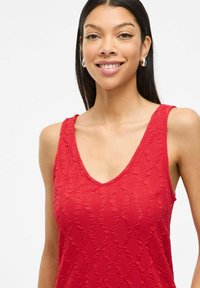 VILA ÄRMELLOSES - Freizeitkleid - racing red