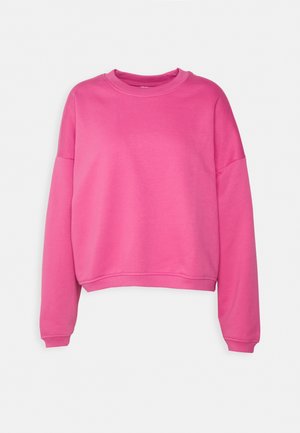 Sweat-shirt rose vif à col rond avec manches longues et poignets et ourlet côtelés, présenté sur un fond blanc uni.