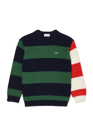Sweter dziergany z szerokimi, poziomymi granatowo-zielonymi paskami na tułowiu i lewej rękawie oraz czerwono-białymi paskami na prawej rękawie z logo Lacoste na piersi.