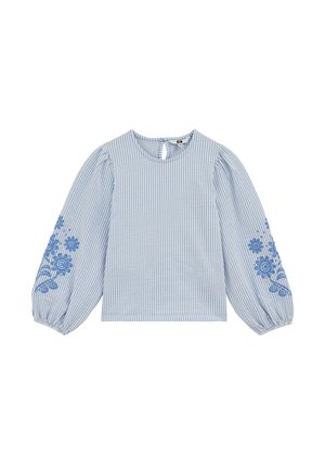 Lyseblå og hvide stribede langærmede bluse med puffede ærmer og blå blomsterbroderi på begge arme, rund halsudskæring med knaplukning bagpå.