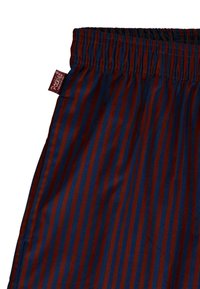 Paski piżamowe szorty z elastycznym pasem. Posiadają naprzemienne ciemnoczerwone i granatowe paski. Metka na pasie wyświetla nazwę marki.