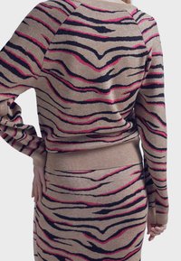 LOLA CASADEMUNT Sweter