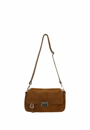 Sac à épaule en daim marron avec rabat, boucle argentée, plaque de marque "wojas" et bandoulière réglable avec fermoirs métalliques.