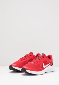 Nike Performance Obuwie do biegania treningowe