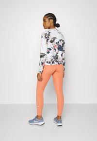 Nike Performance ONE - Leggings - madder root