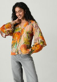 Next REGULAR FIT - Pusero - orange fruit abstract print